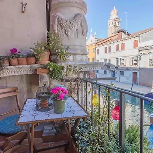 Ca Cammello Private Terrace And Canal View Apartment Venedig